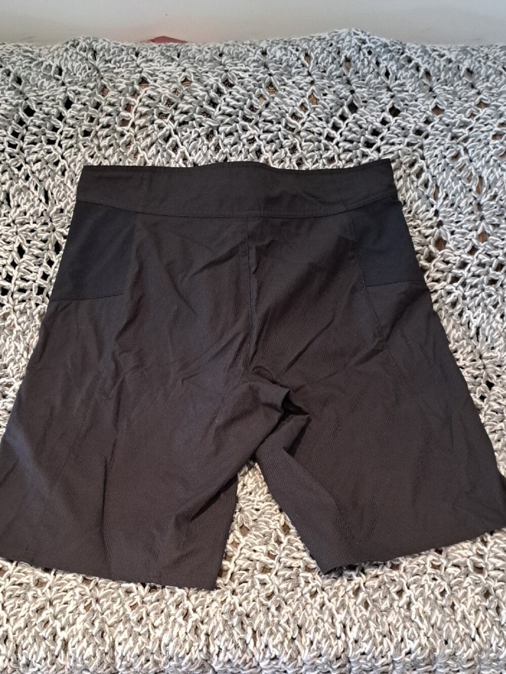 MEC Black Cargo Hiking Shorts Men's Size 38 Outdoor Travel Utility Shorts - Picture 6 of 8